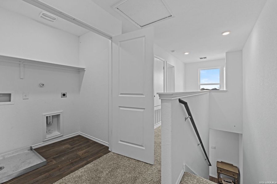 Spacious, unfurnished interior of a new home in Blue Ridge Ranch, San Antonio (Image 15).