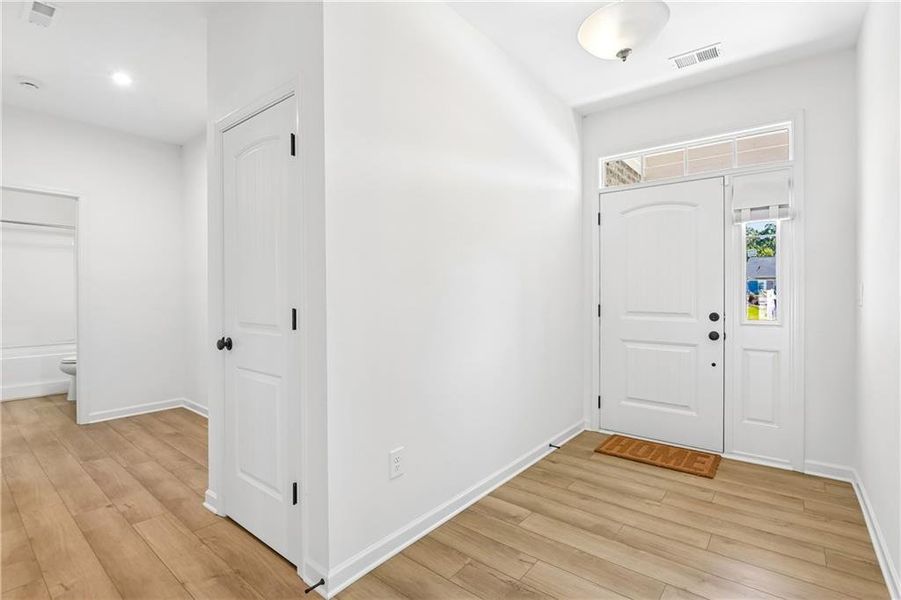 Spacious, unfurnished interior of a new home in Poplar Place, Dallas (Image 40).