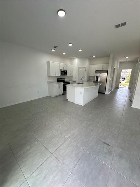 Spacious, unfurnished interior of a new home in Edgestone at Artisan Lakes, Palmetto (Image 17).