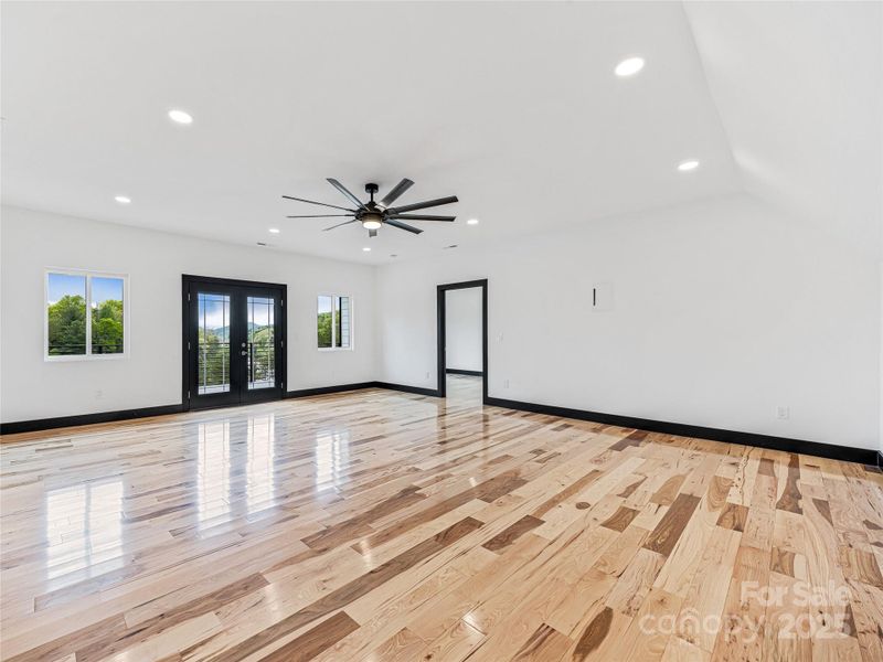 Spacious, unfurnished interior of a new home in , Mills River (Image 20).