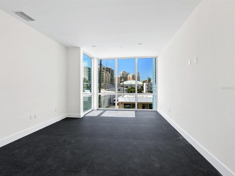 Spacious, unfurnished interior of a new home in , Sarasota (Image 21).