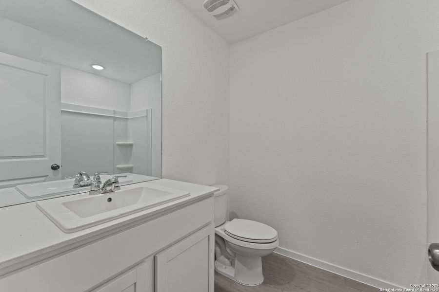 Furnished interior view inside a new home in Lodi Grove, Floresville (Image 5).