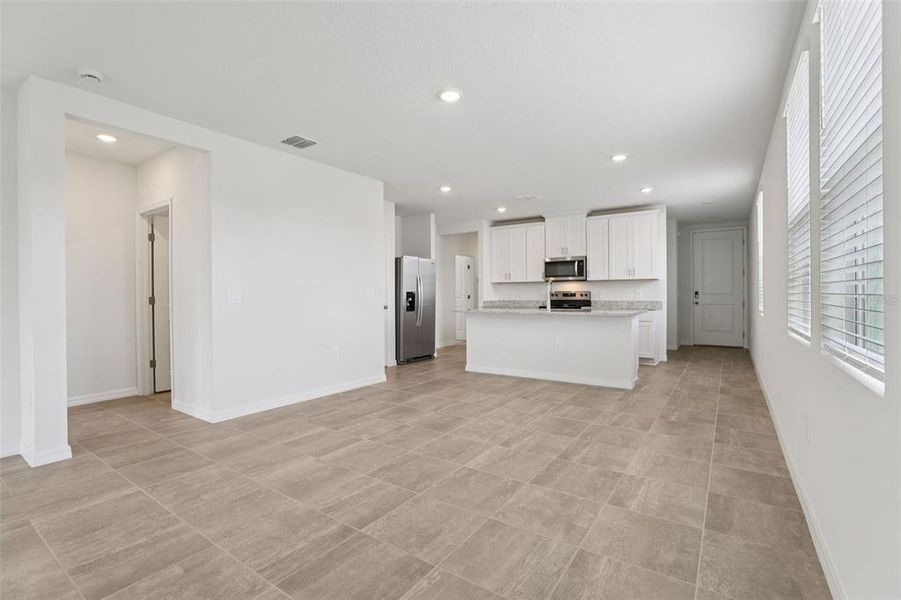 Spacious, unfurnished interior of a new home in Hamilton Bluff - Classic Series, Lake Hamilton (Image 16).