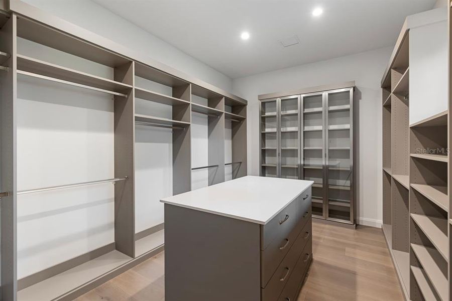 Furnished interior view inside a new home in , Orlando (Image 17).