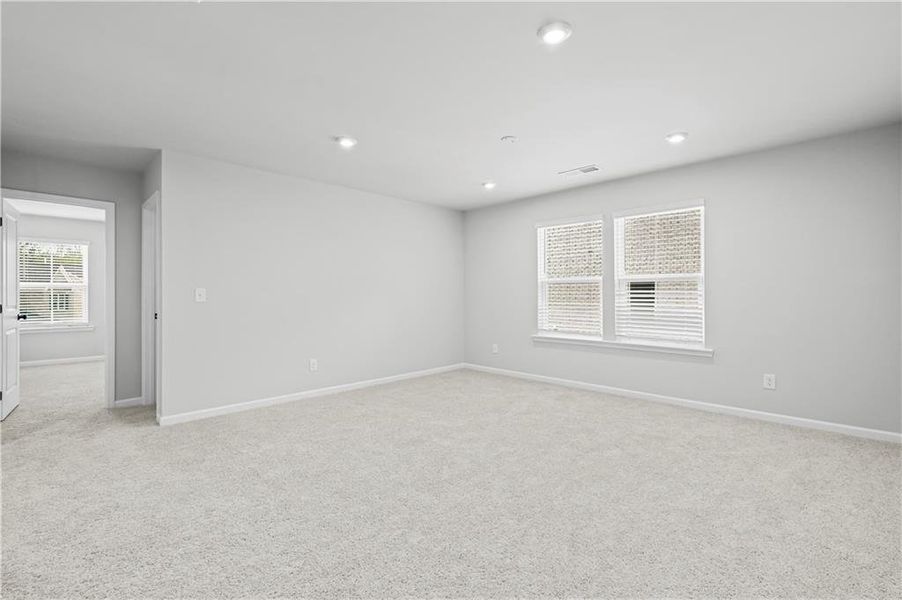 Spacious, unfurnished interior of a new home in Briar Creek, Atlanta (Image 8). Spacious, unfurnished interior of a new home in Briar Creek, Atlanta (Image 8).