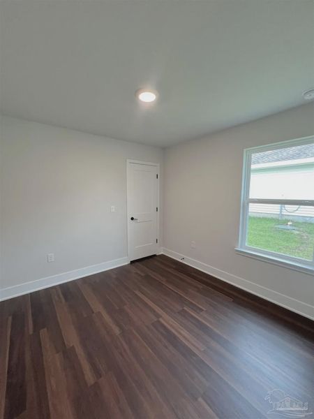 Spacious, unfurnished interior of a new home in Pine Top, Cantonment (Image 8).