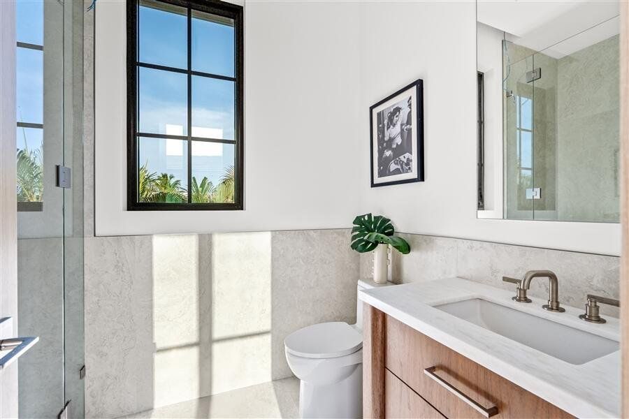 dash_BATHROOM_3 dash_BATHROOM_3