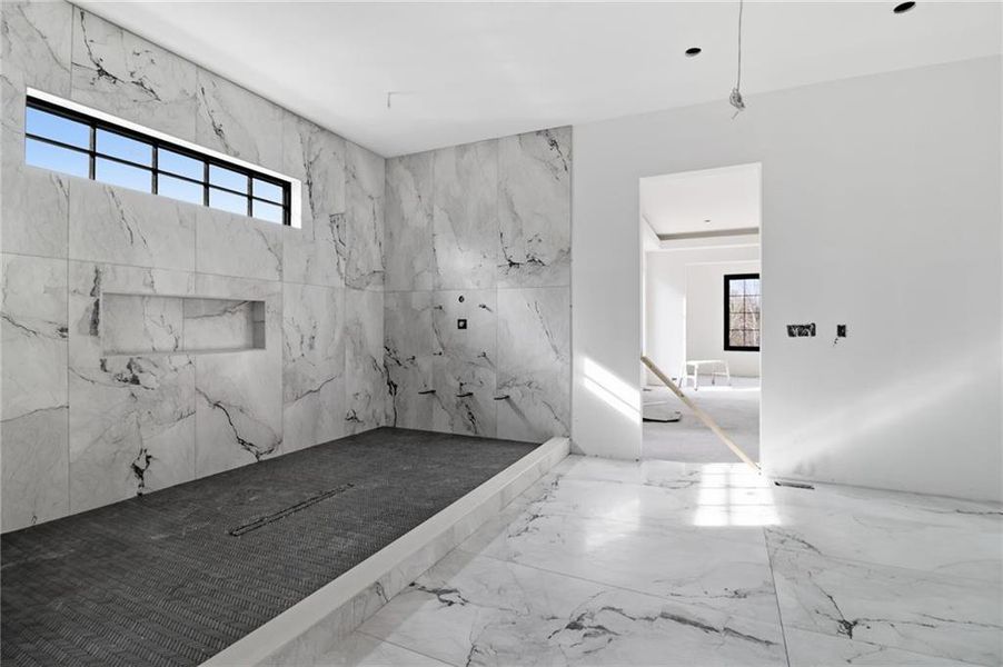 Spacious, unfurnished interior of a new home in , Alpharetta (Image 8).