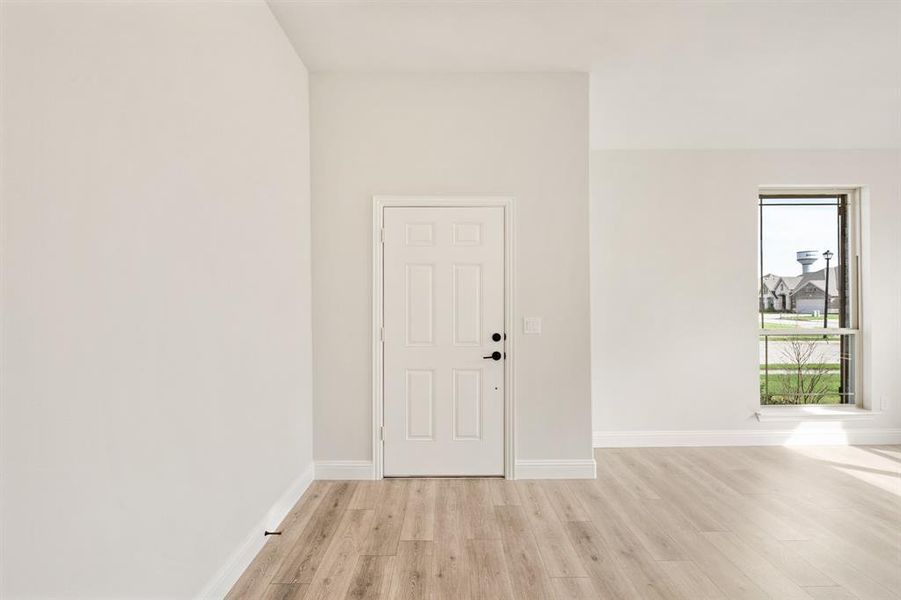 Spacious, unfurnished interior of a new home in Waverly Estates, Nevada (Image 21).