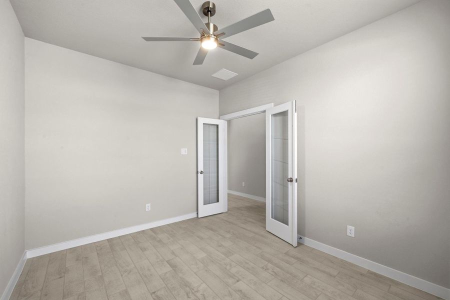 Spacious, unfurnished interior of a new home in Sunterra Lakes, Fulshear (Image 24).