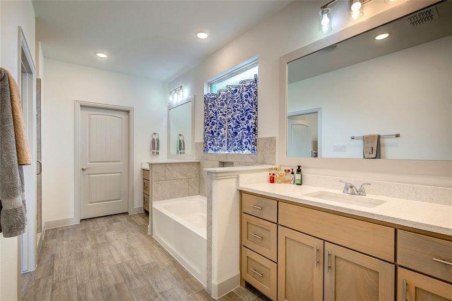 Furnished interior view inside a new home in , Lavon (Image 10).