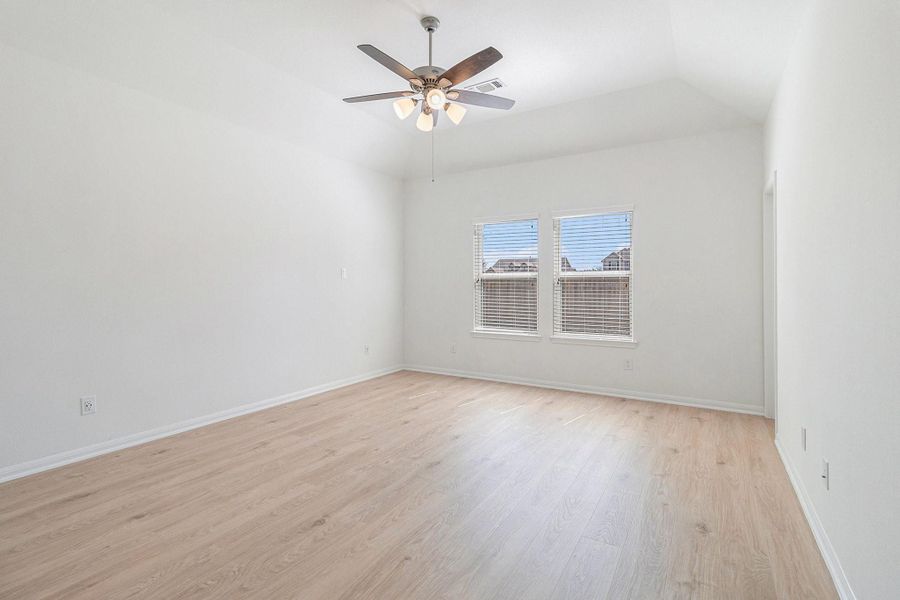 Spacious, unfurnished interior of a new home in Columbia Lakes, West Columbia (Image 19).