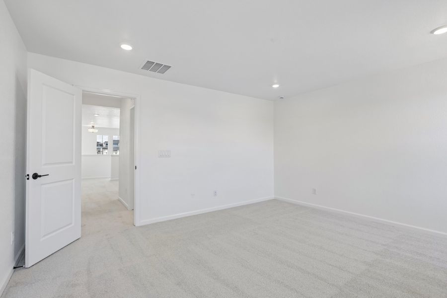 Spacious, unfurnished interior of a new home in Sterling Ranch Ascent Village, Littleton (Image 27).