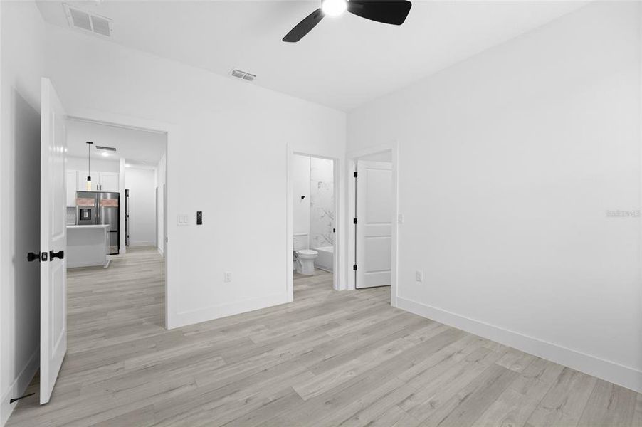 Spacious, unfurnished interior of a new home in , North Port (Image 12).