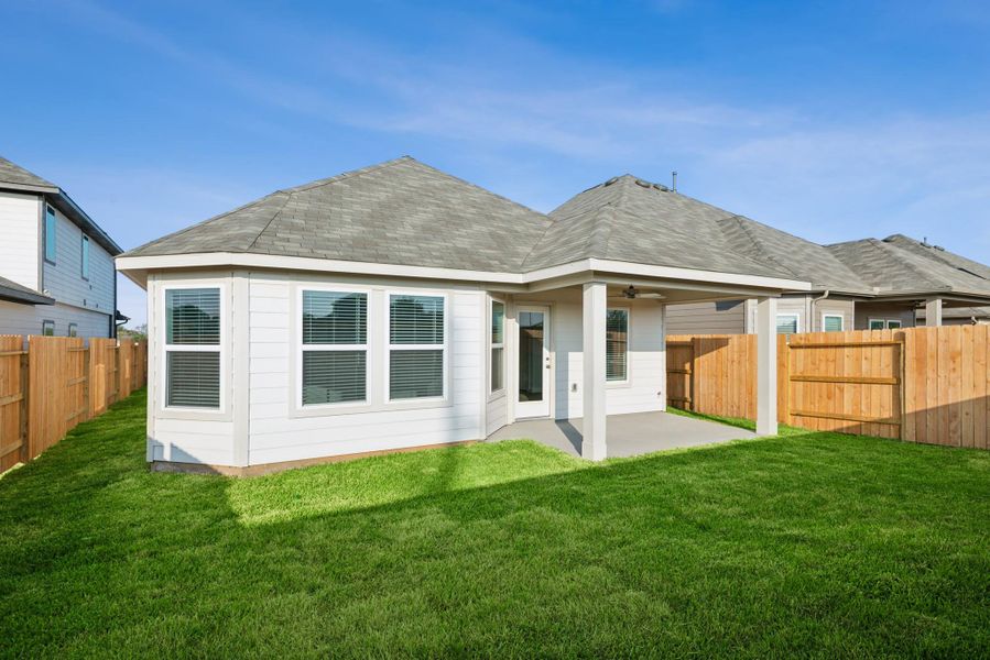 Exterior details and patio area of a home in Summerview, Fulshear (Image 4).