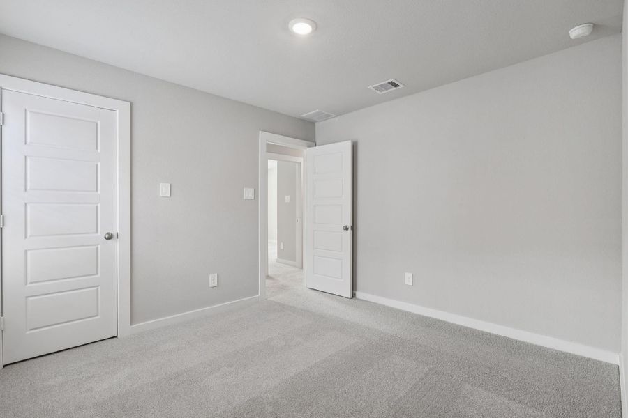 Spacious, unfurnished interior of a new home in Stewart's Ranch, Conroe (Image 20).