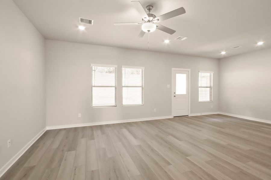 Spacious, unfurnished interior of a new home in Westridge Cove, Conroe (Image 14). Spacious, unfurnished interior of a new home in Westridge Cove, Conroe (Image 14).