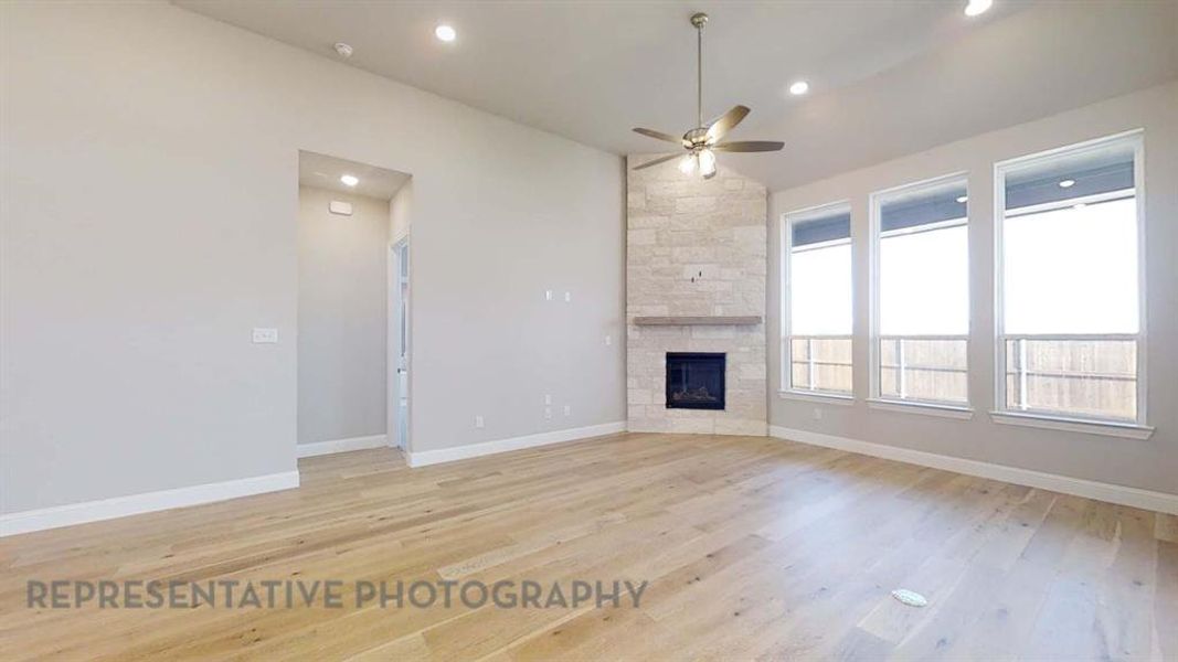 Spacious, unfurnished interior of a new home in Pecan Square, Northlake (Image 10).
