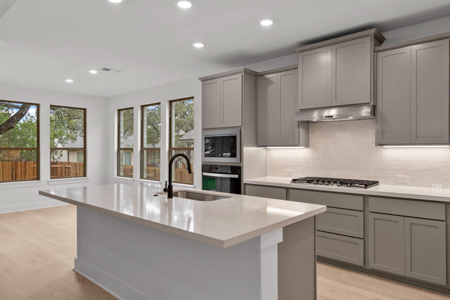 Large Center Island in Kitchen