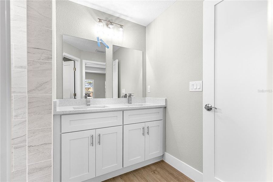 Furnished interior view inside a new home in , Ocklawaha (Image 11).