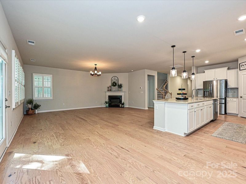 Flowing Great Room/Kitchen/Breakfast Room Spaces Flowing Great Room/Kitchen/Breakfast Room Spaces