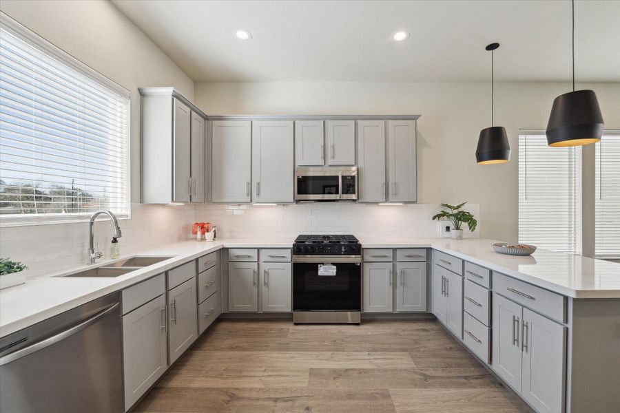 Pendant lighting highlights the pensisula with seating a area that comfortably sits 3-4 people, creating a stylish spot for casual dining or morning coffee.