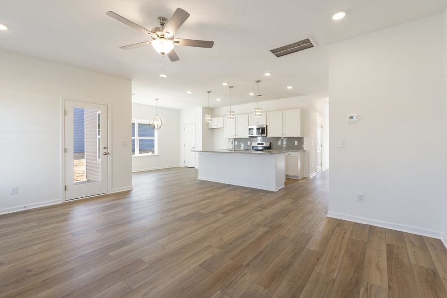 Photos are of a model home so colors/options/features vary from listing. Photos are of a model home so colors/options/features vary from listing.