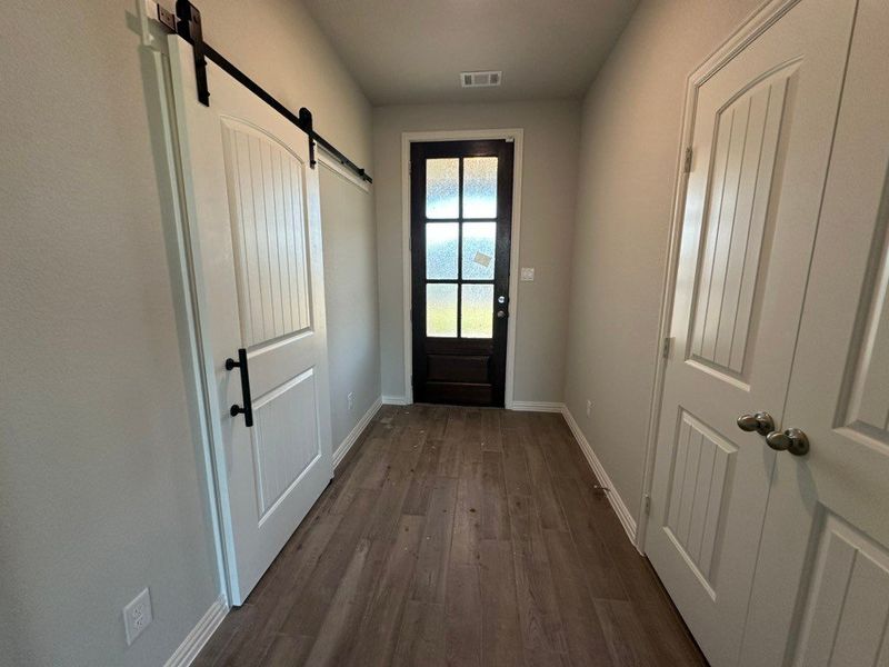 Spacious, unfurnished interior of a new home in Oak Valley, Oak Ridge (Image 11). Spacious, unfurnished interior of a new home in Oak Valley, Oak Ridge (Image 11).