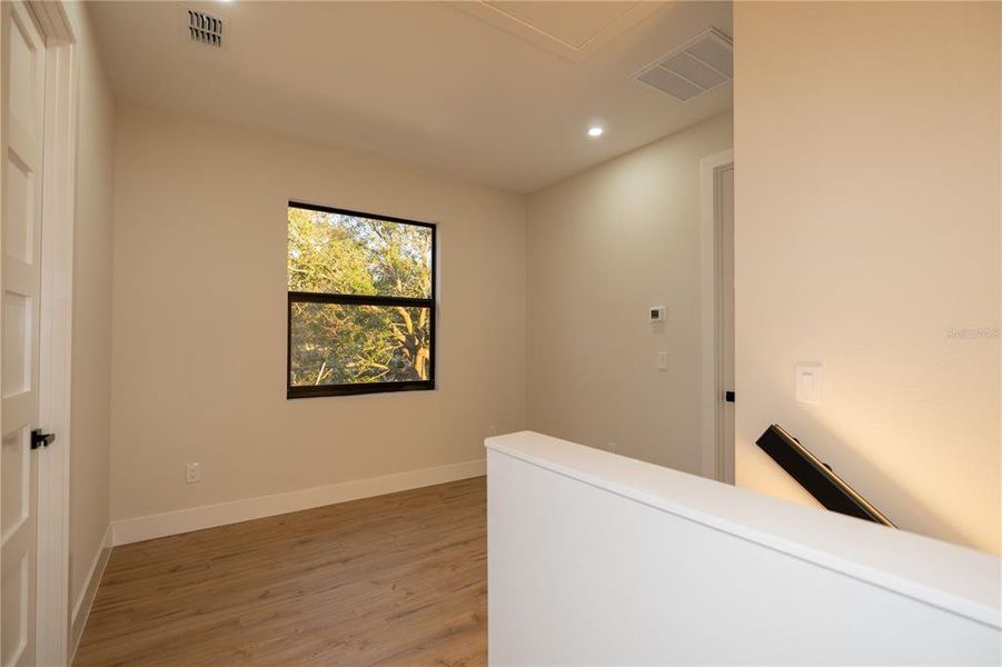 Spacious, unfurnished interior of a new home in , Tampa (Image 34).