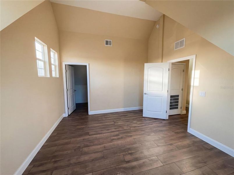 Spacious, unfurnished interior of a new home in , Deltona (Image 14).
