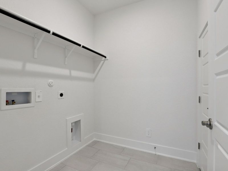 Spacious, unfurnished interior of a new home in Arcadia Ridge - Classic Series, San Antonio (Image 23).