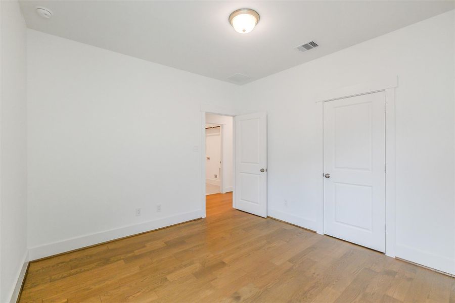 Spacious, unfurnished interior of a new home in Timbergrove Trails, Houston (Image 42).