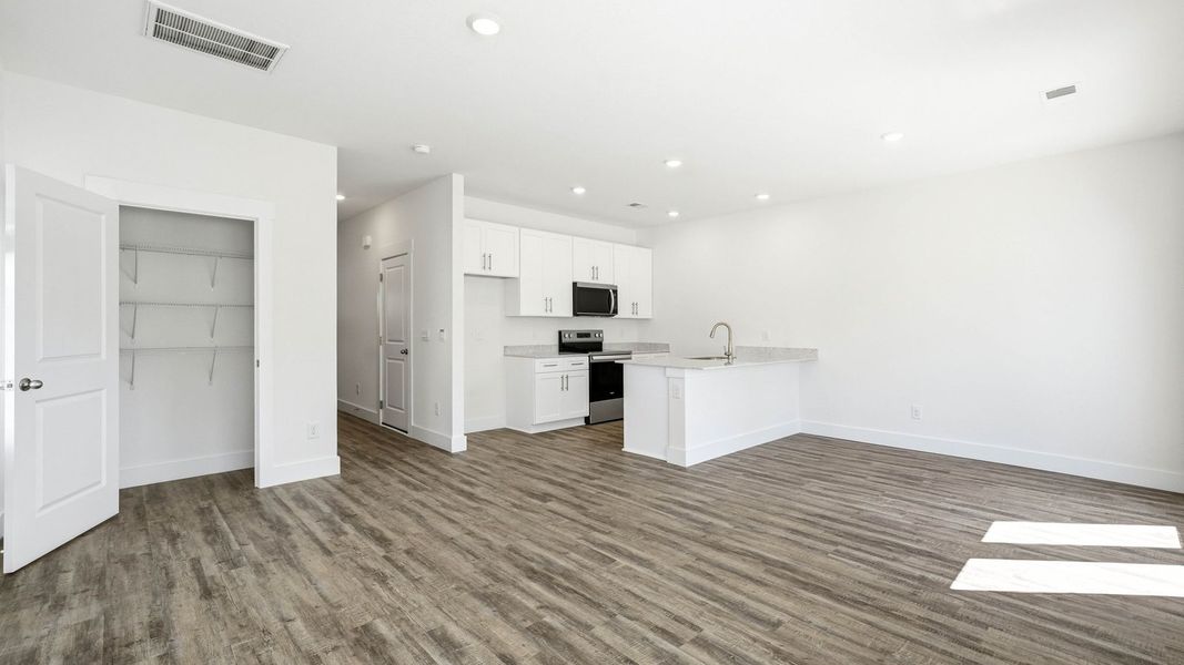 Spacious, unfurnished interior of a new home in The Arbor Townhomes, Kingsport (Image 14).