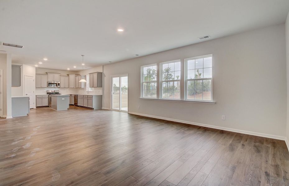 Spacious, unfurnished interior of a new home in Heron's Walk at Summers Corner: Arbor Collection, Summerville (Image 6).