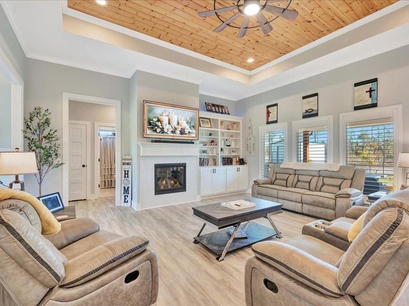 Furnished interior view inside a new home in , Diboll (Image 10).