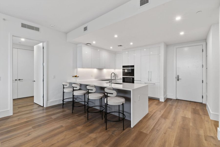 220LakeShoreDr#715(6)