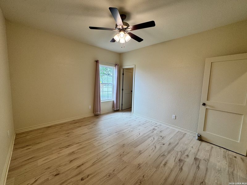 Spacious, unfurnished interior of a new home in , Seguin (Image 20).