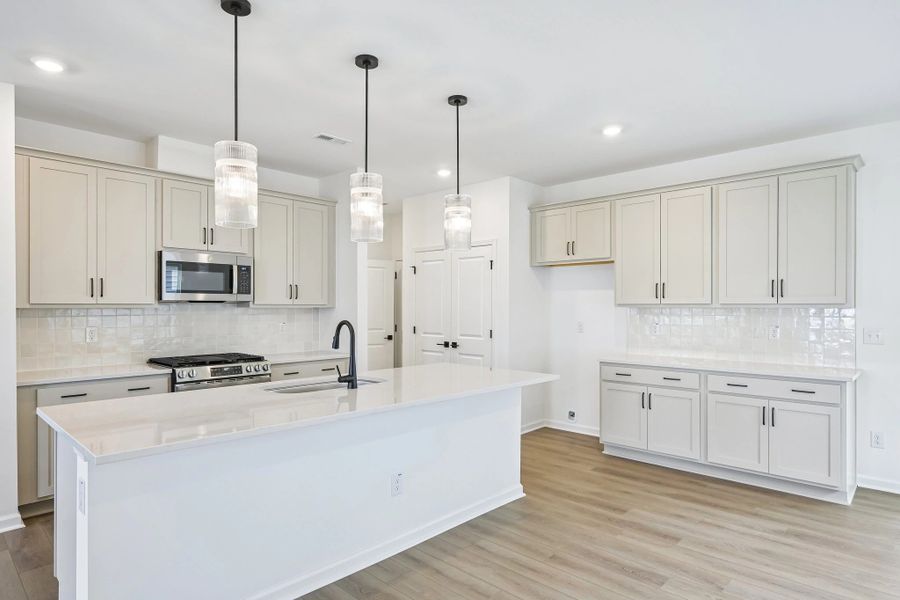 Representative images and renderings are for illustrative purposes. Actual structural options and design finishes of home may vary.