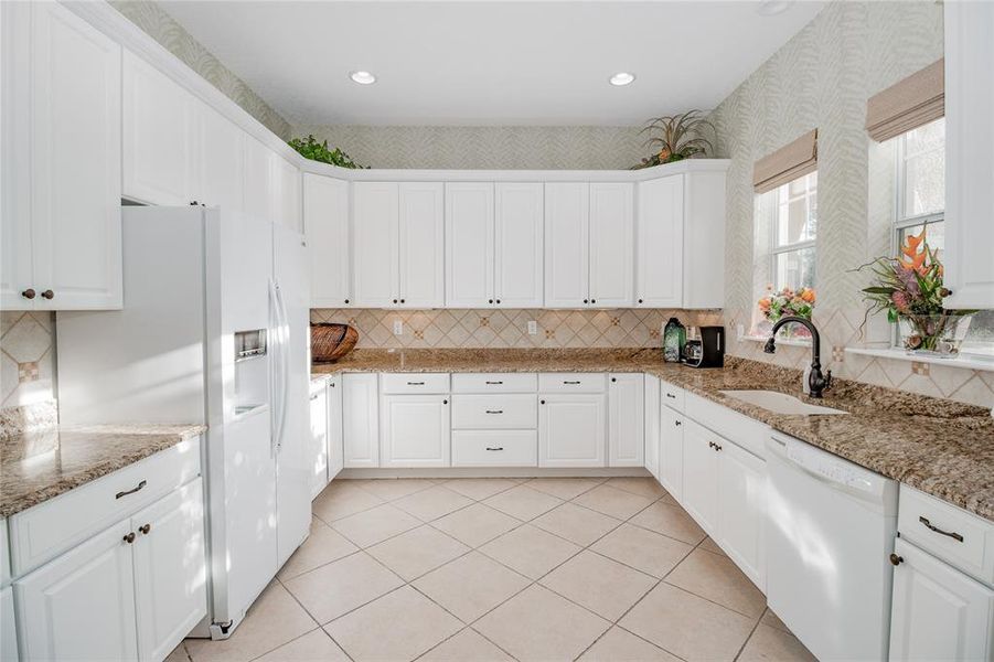Furnished interior view inside a new home in , Auburndale (Image 30).