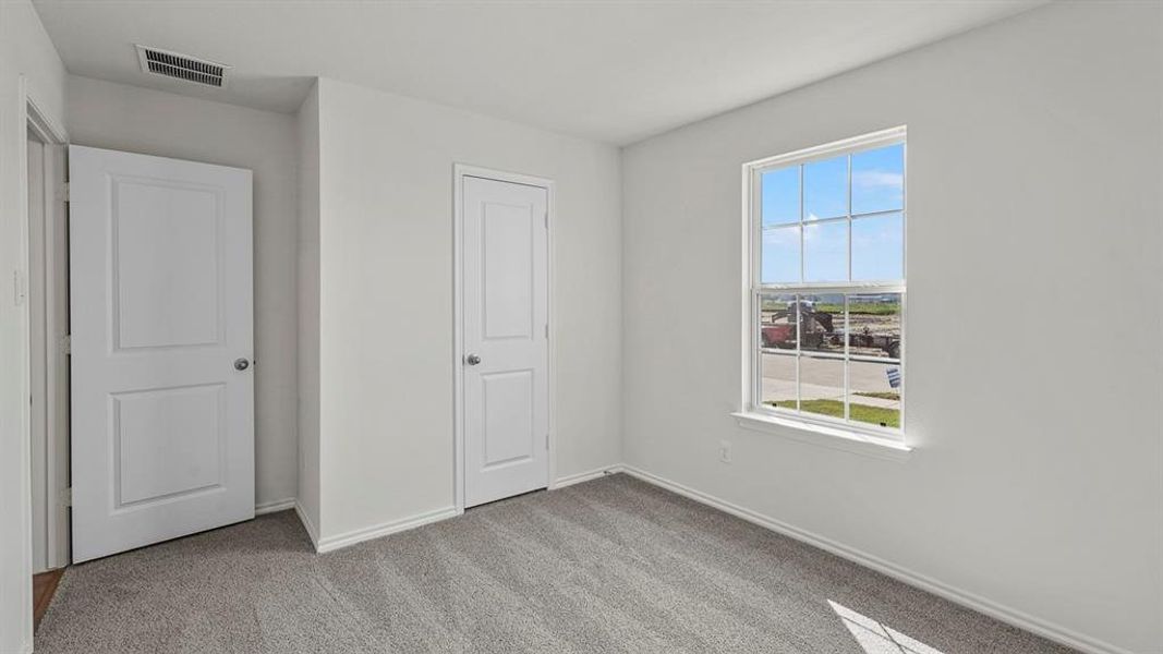 Spacious, unfurnished interior of a new home in Bluff Springs, Ferris (Image 33).