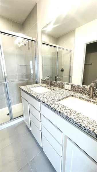 Furnished interior view inside a new home in Willowbrook North, Winter Haven (Image 9).