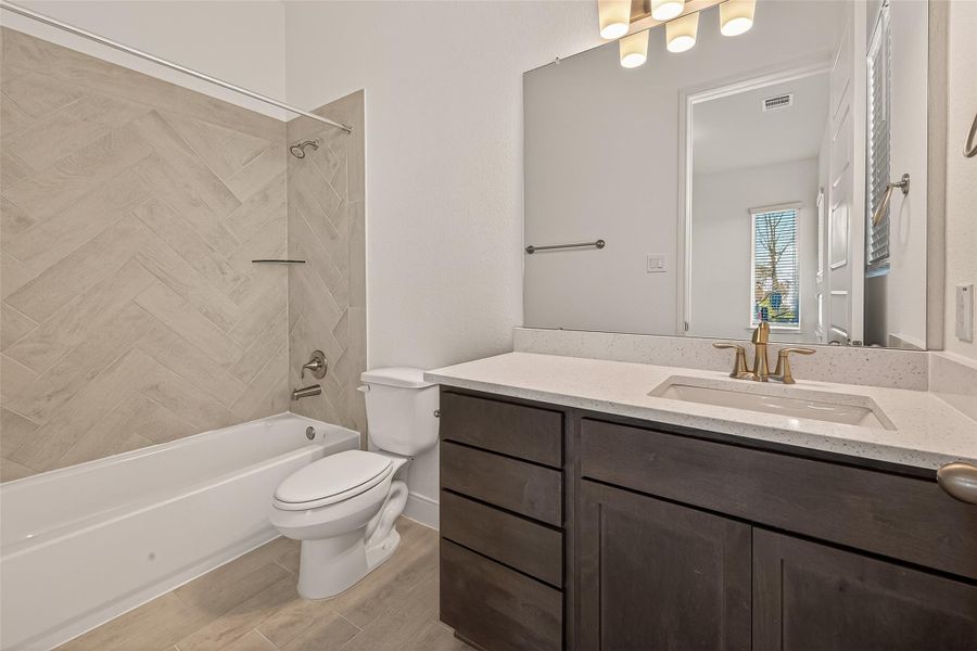 Furnished interior view inside a new home in Lago Mar, Texas City (Image 9).