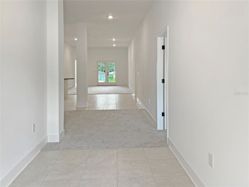 Spacious, unfurnished interior of a new home in Arbor Park, Leesburg (Image 5).