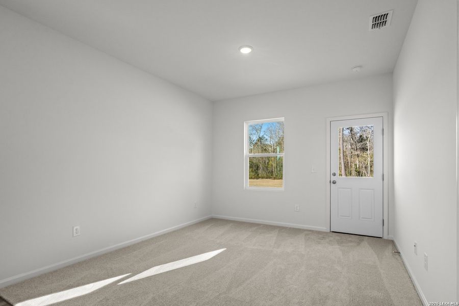 Spacious, unfurnished interior of a new home in Sutton Farms, San Antonio (Image 29).