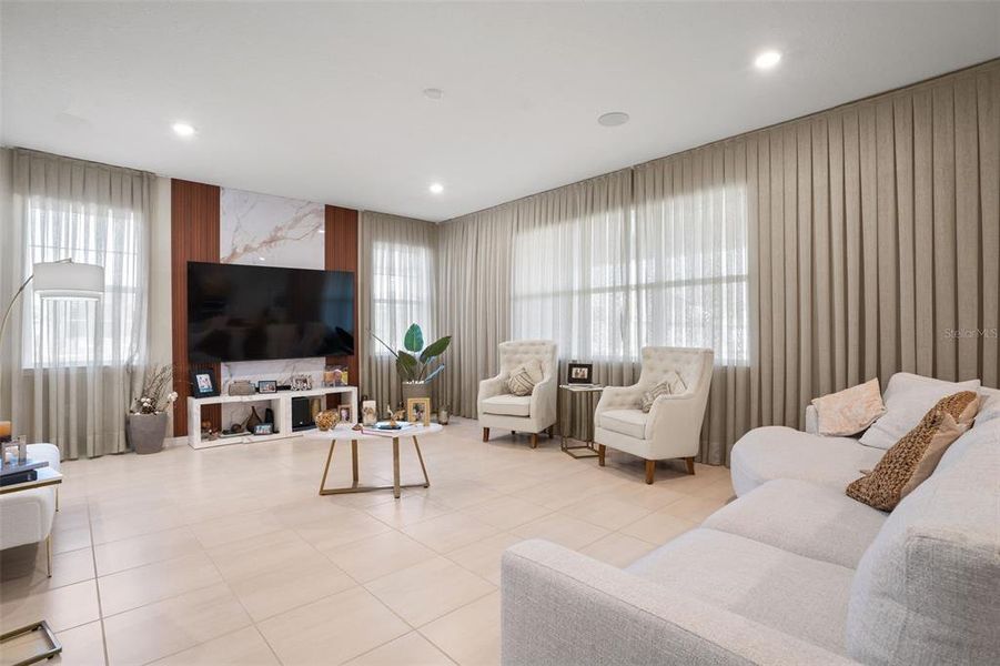 Furnished interior view inside a new home in , Winter Garden (Image 17).