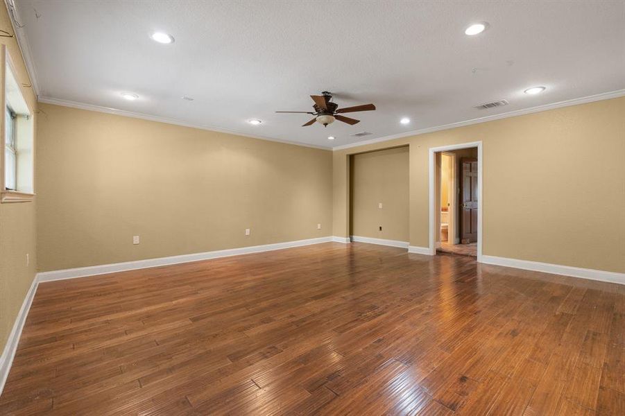 Spacious, unfurnished interior of a new home in , Alvarado (Image 12).