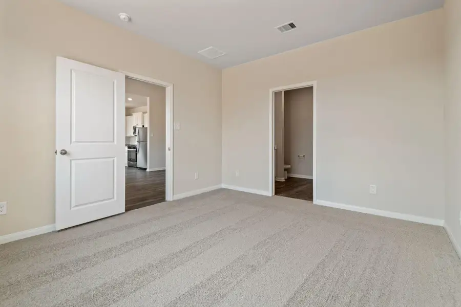Spacious, unfurnished interior of a new home in Trails at Cochran Ranch, Waller (Image 16).