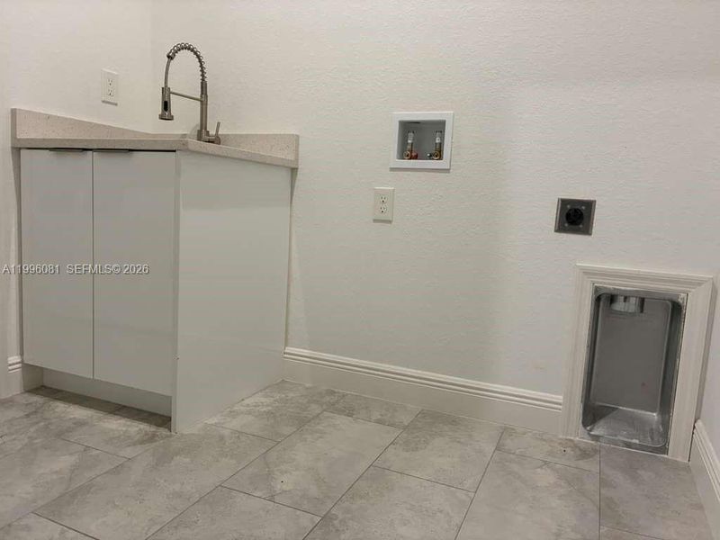 Spacious, unfurnished interior of a new home in , Labelle (Image 26).