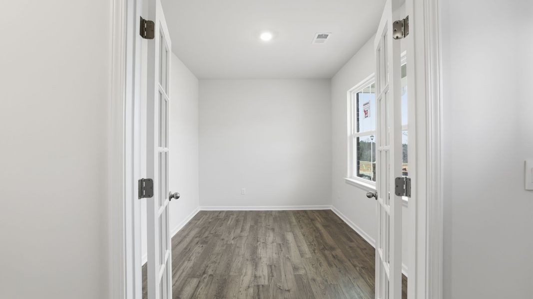 Spacious, unfurnished interior of a new home in Durbin Meadows Traditions, Fountain Inn (Image 16).