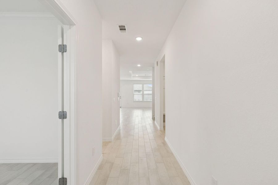 Spacious, unfurnished interior of a new home in River Ranch, Dayton (Image 20).